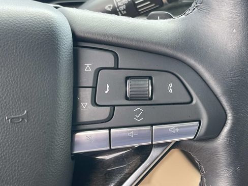 Used 2024 Cadillac Escalade ESV Premium Luxury AWD/4WD image 45