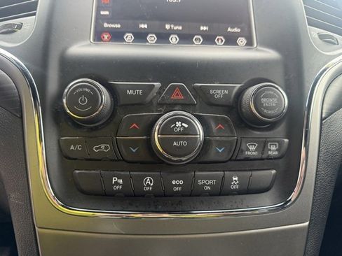 Used 2020 Jeep Grand Cherokee Laredo image 11