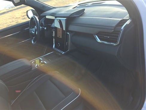 Used 2025 GMC Acadia Denali image 28