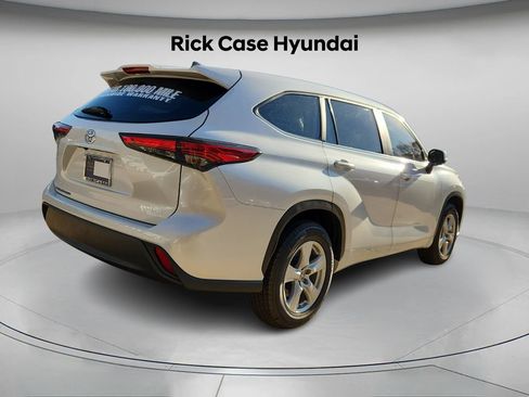 Used 2023 Toyota Highlander L image 7