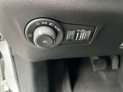 Used 2024 Jeep Compass Latitude AWD/4WD image 19
