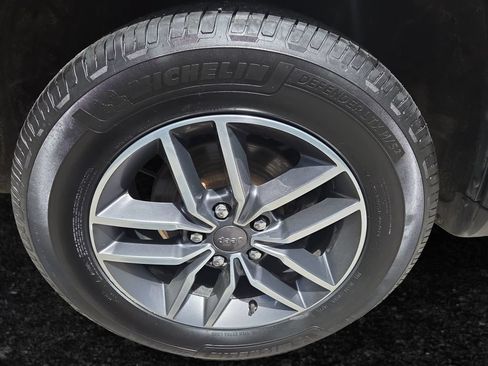 Used 2019 Jeep Grand Cherokee Limited AWD/4WD image 23