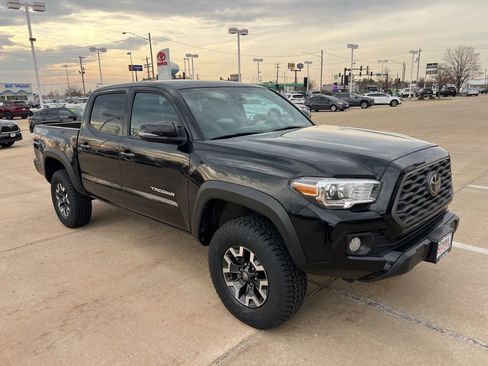 Used 2023 Toyota Tacoma TRD Off-Road w/ Technology Package AWD/4WD image 38
