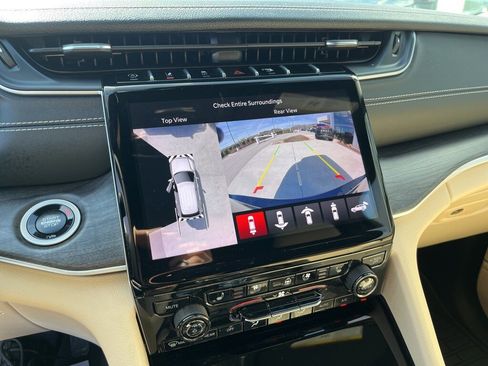 Used 2024 Jeep Grand Cherokee L Limited w/ Luxury Tech Group II image 9