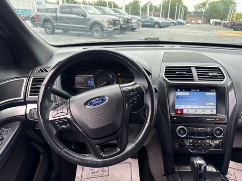 Used 2017 Ford Explorer XLT w/ Equipment Group 202A FWD image 21