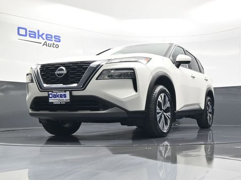 Used 2023 Nissan Rogue SV image 39