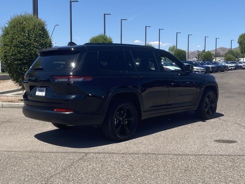 Used 2023 Jeep Grand Cherokee L Laredo AWD/4WD image 5