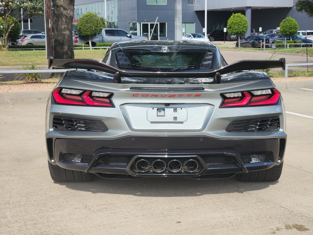 Used 2024 Chevrolet Corvette Z06 w/ Z07 Performance Package RWD image 6