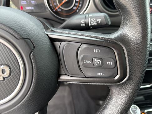 Used 2023 Jeep Gladiator Sport image 19