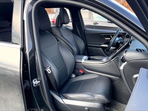 Used 2024 Mercedes-Benz GLC 300 4MATIC image 9