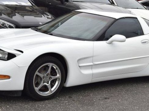 Used 2004 Chevrolet Corvette Coupe w/ Preferred Equipment Group RWD image 2