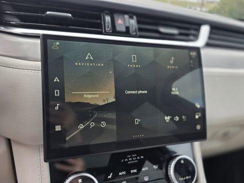 Used 2025 Jaguar F-PACE R-Dynamic S image 12