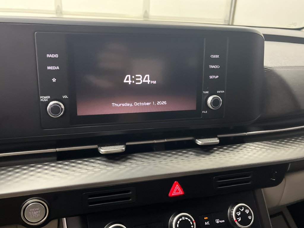 Used 2023 Kia Carnival LX FWD image 20