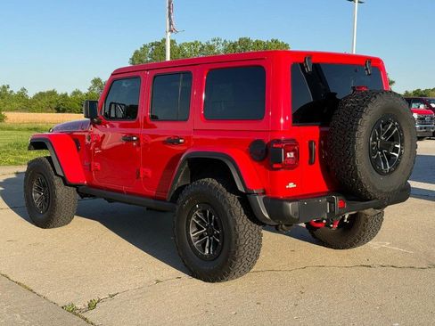 Used 2025 Jeep Wrangler Unlimited Rubicon AWD/4WD image 3