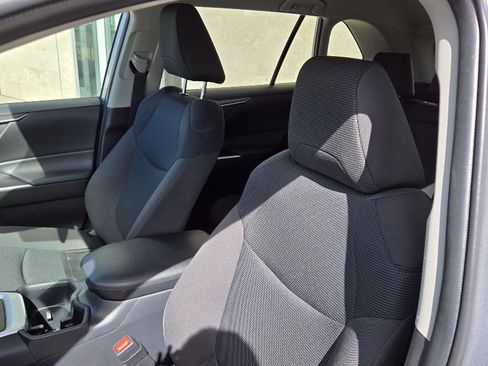 Used 2025 Toyota RAV4 LE image 7
