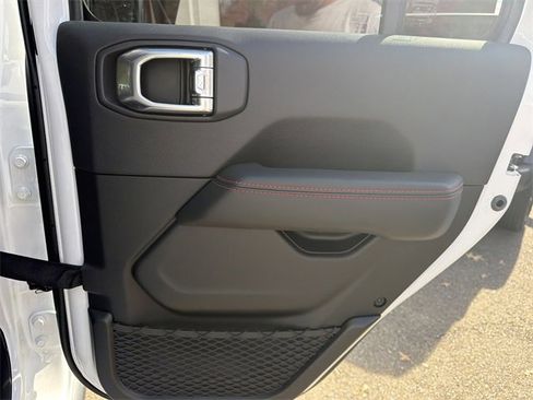 New 2026 Jeep Gladiator Rubicon w/ Steel Bumper Group image 16