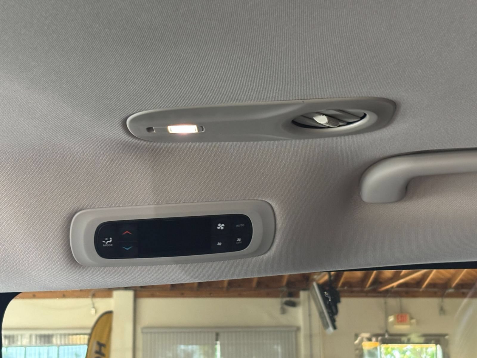 Used 2023 Chrysler Pacifica Touring-L FWD image 25