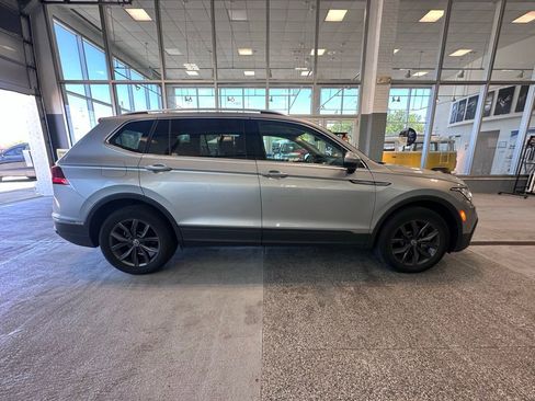 Used 2023 Volkswagen Tiguan SE FWD image 4