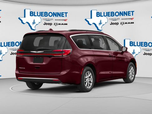 Used 2021 Chrysler Pacifica Touring-L FWD image 2