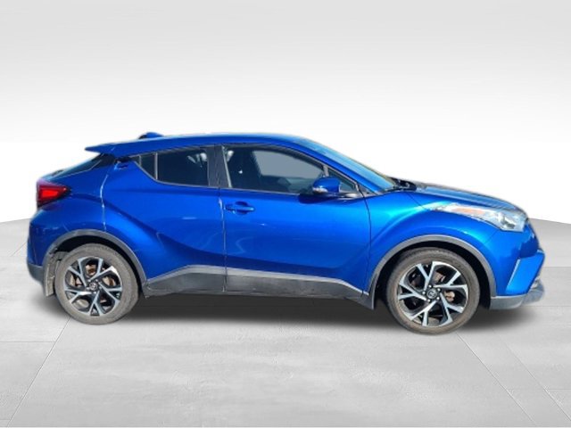 Used 2018 Toyota C-HR XLE FWD image 2