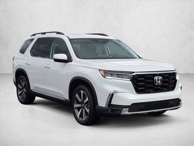 Used 2025 Honda Pilot Elite image 3