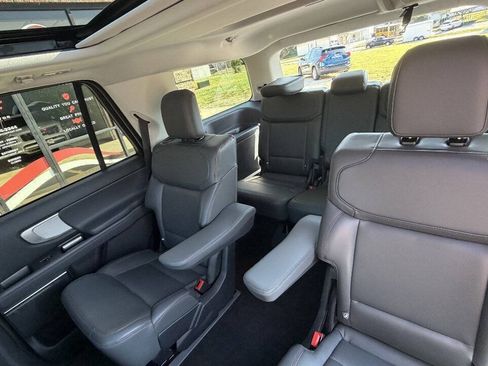 Used 2025 Ford Expedition Active AWD/4WD image 11