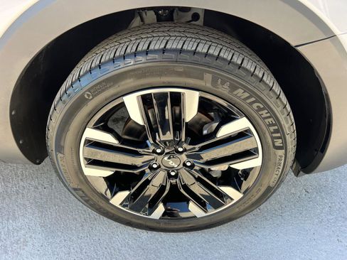 Used 2025 Kia Telluride SX image 12