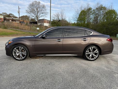 Used 2016 INFINITI Q70 L 3.7 RWD image 2