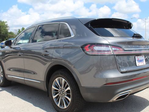 Used 2022 Lincoln Nautilus FWD w/ Premium Package image 7