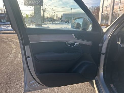 Used 2025 Volvo XC90 B6 Plus image 17