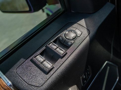 Used 2020 Ford F150 Lariat image 11