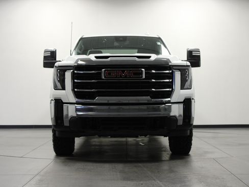 Used 2024 GMC Sierra 3500 SLT w/ X31 Off-Road Package AWD/4WD image 9