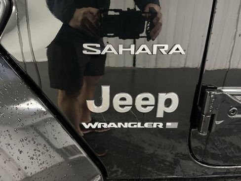 Used 2024 Jeep Wrangler Unlimited Sahara AWD/4WD image 31