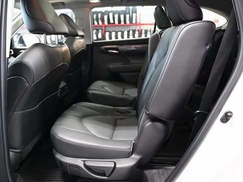 Used 2022 Toyota Highlander Platinum image 12