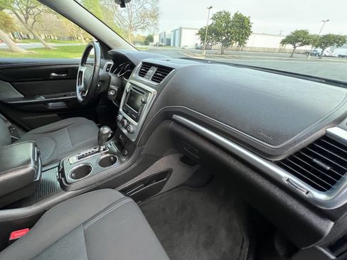 Used 2013 GMC Acadia SLE image 16