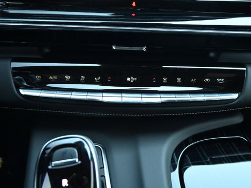 Used 2023 Cadillac Escalade ESV V image 25