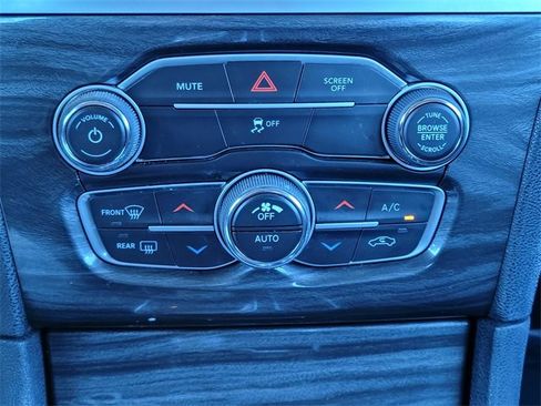 Used 2022 Chrysler 300 Touring image 23