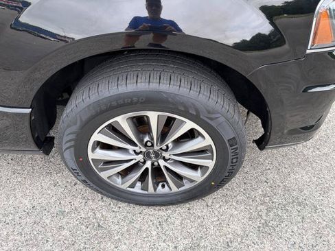 Used 2016 Lincoln Navigator Select AWD/4WD image 16