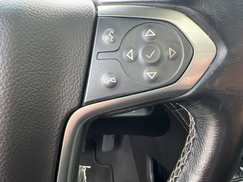 Used 2019 Chevrolet Suburban LT image 21