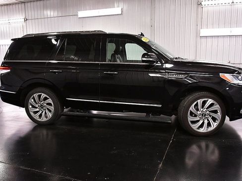 Used 2024 Lincoln Navigator Premiere image 8