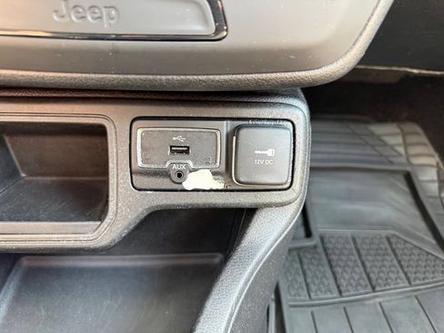 Used 2018 Jeep Renegade Sport w/ Power & Air Group FWD image 25