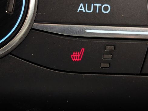 Used 2020 Ford Escape SE image 25