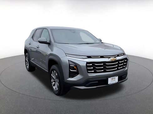 Used 2025 Chevrolet Equinox LT FWD image 3