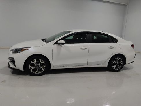 Used 2021 Kia Forte LXS image 2