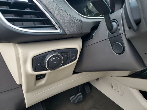 Used 2019 Lincoln Nautilus Select image 21