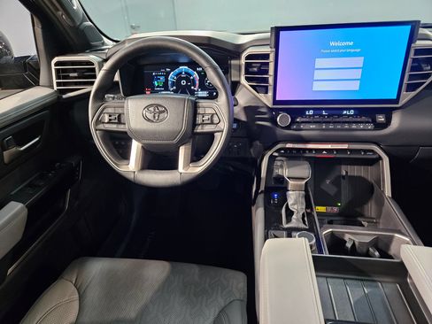 Used 2025 Toyota Tundra Limited AWD/4WD image 9