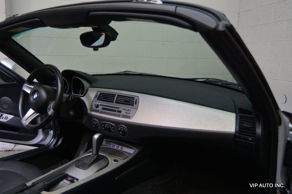 Used 2003 BMW Z4 3.0i RWD image 16
