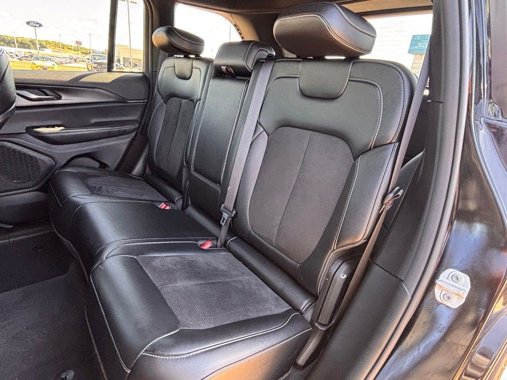 Used 2023 Jeep Grand Cherokee Altitude AWD/4WD image 25
