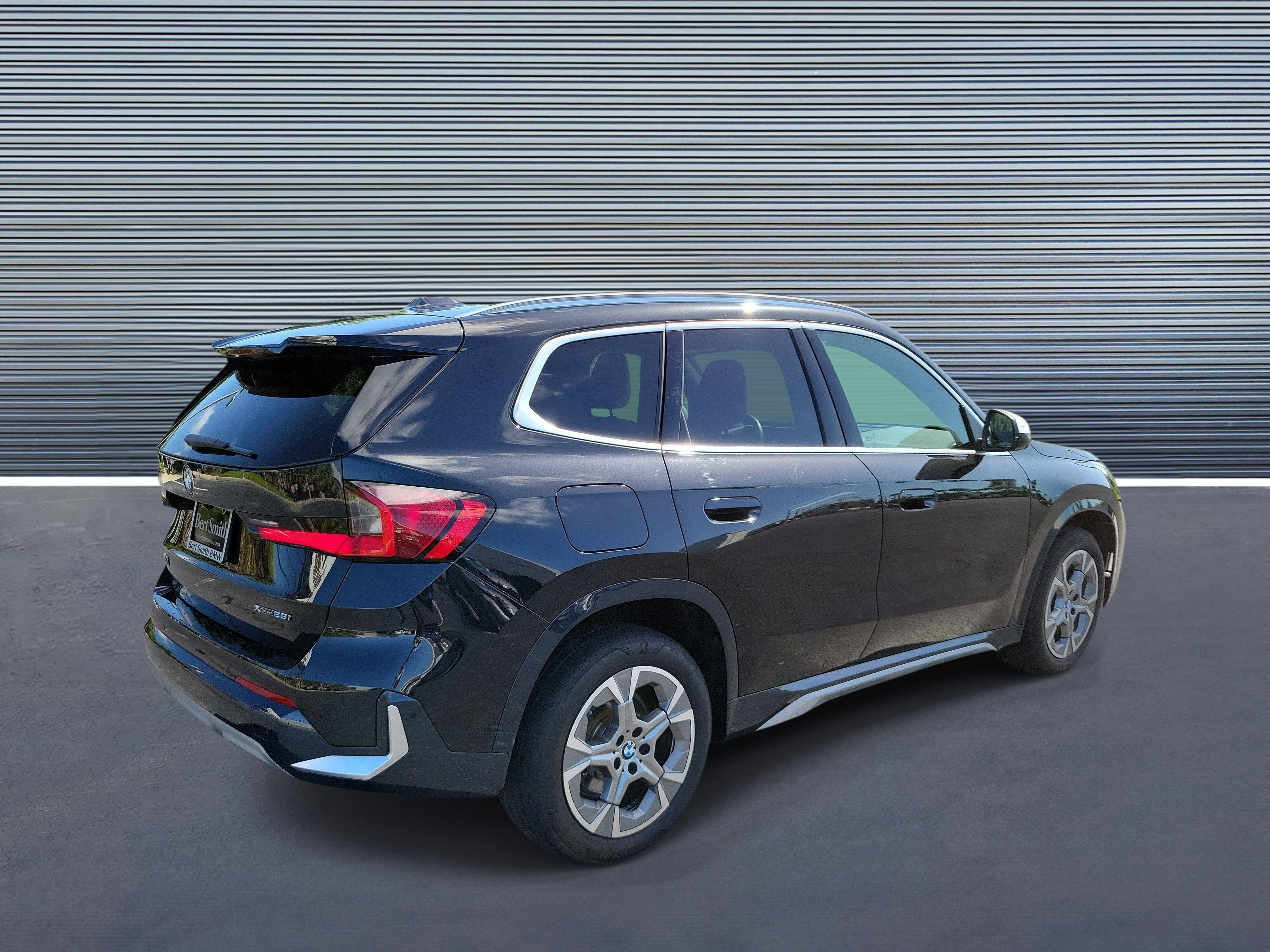 Used 2023 BMW X1 xDrive28i w/ Premium Package AWD/4WD image 3