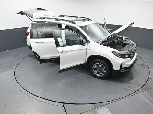 Certified 2023 Honda Passport TrailSport image 57